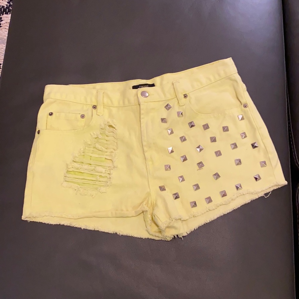 💫Short Sale💫 Neon Yellow Distressed Studded High Waisted Denim Shorts Size 31